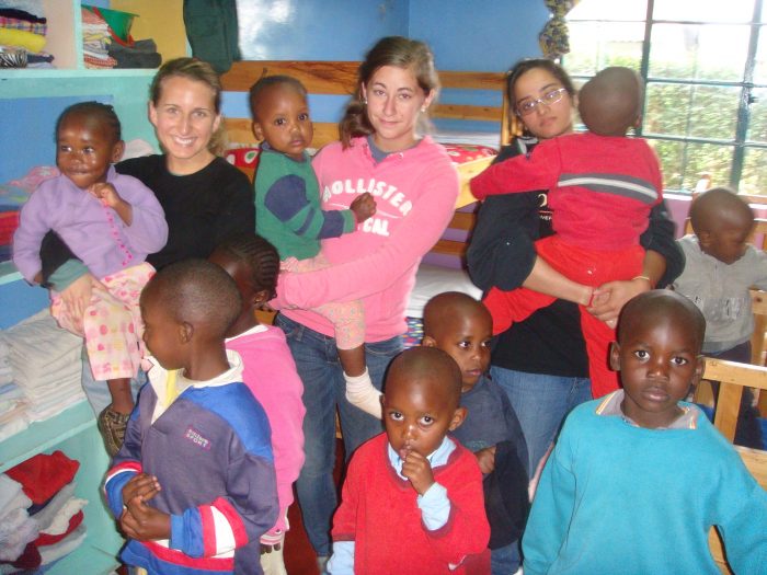 women volunteering with kids