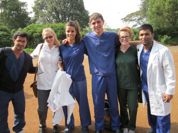 medical volunteers group picture